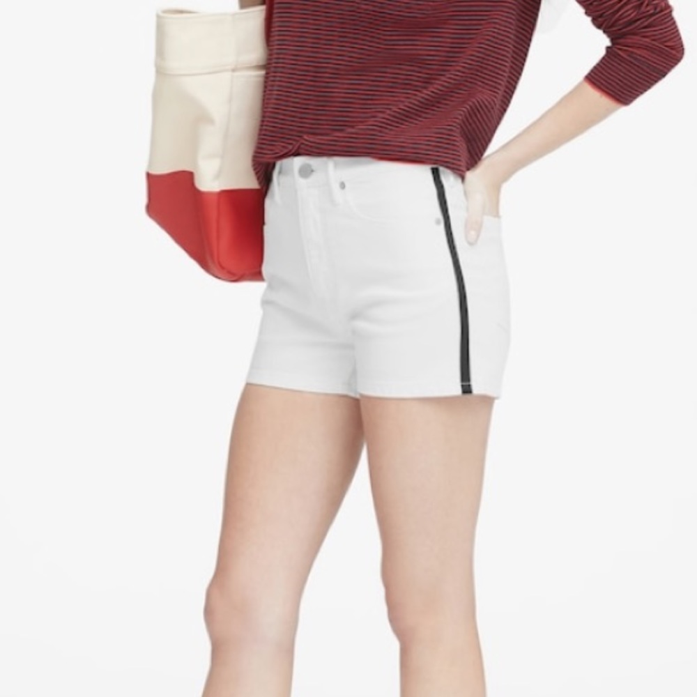 BRAND NEW WITH TAGS BANANA REPUBLIC WHITE SHORTS